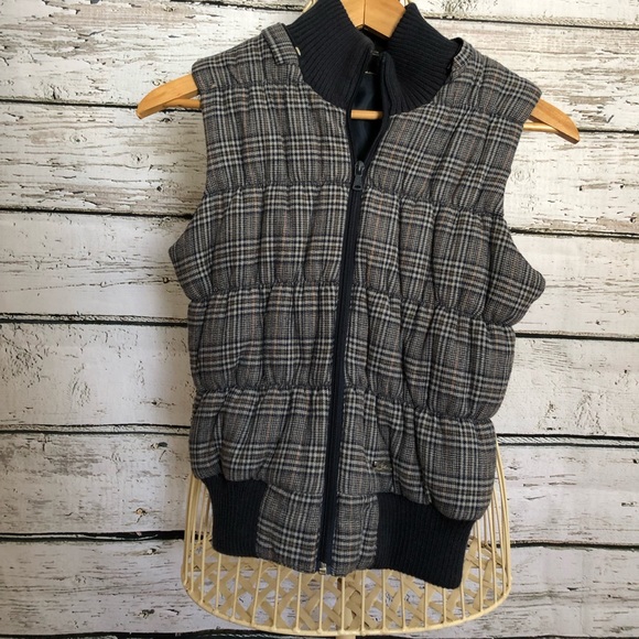 Guess vest with removable fur hood - Picture 3 of 8